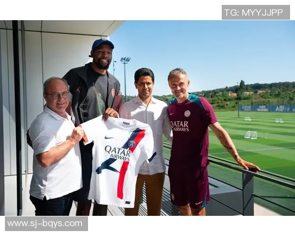 NBA球星与足球巨星同框合影展现跨界友谊与体育魅力