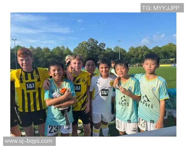 三代球星同框：从父辈到子孙，足球传承的辉煌与挑战