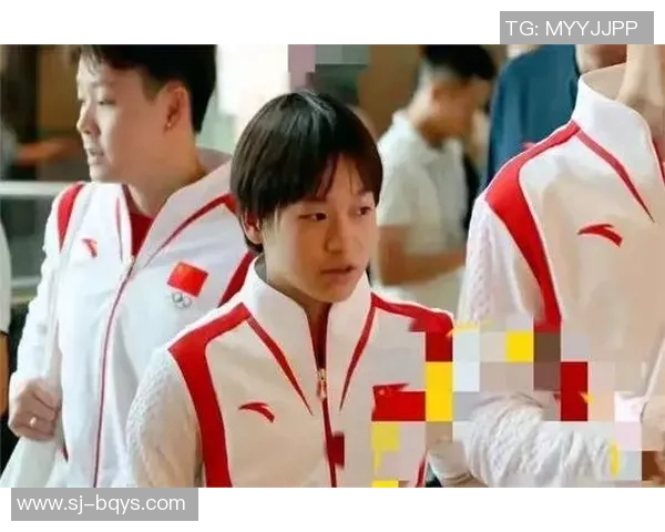 当红影星携手绿茵巨星同框展现跨界友谊魅力瞬间